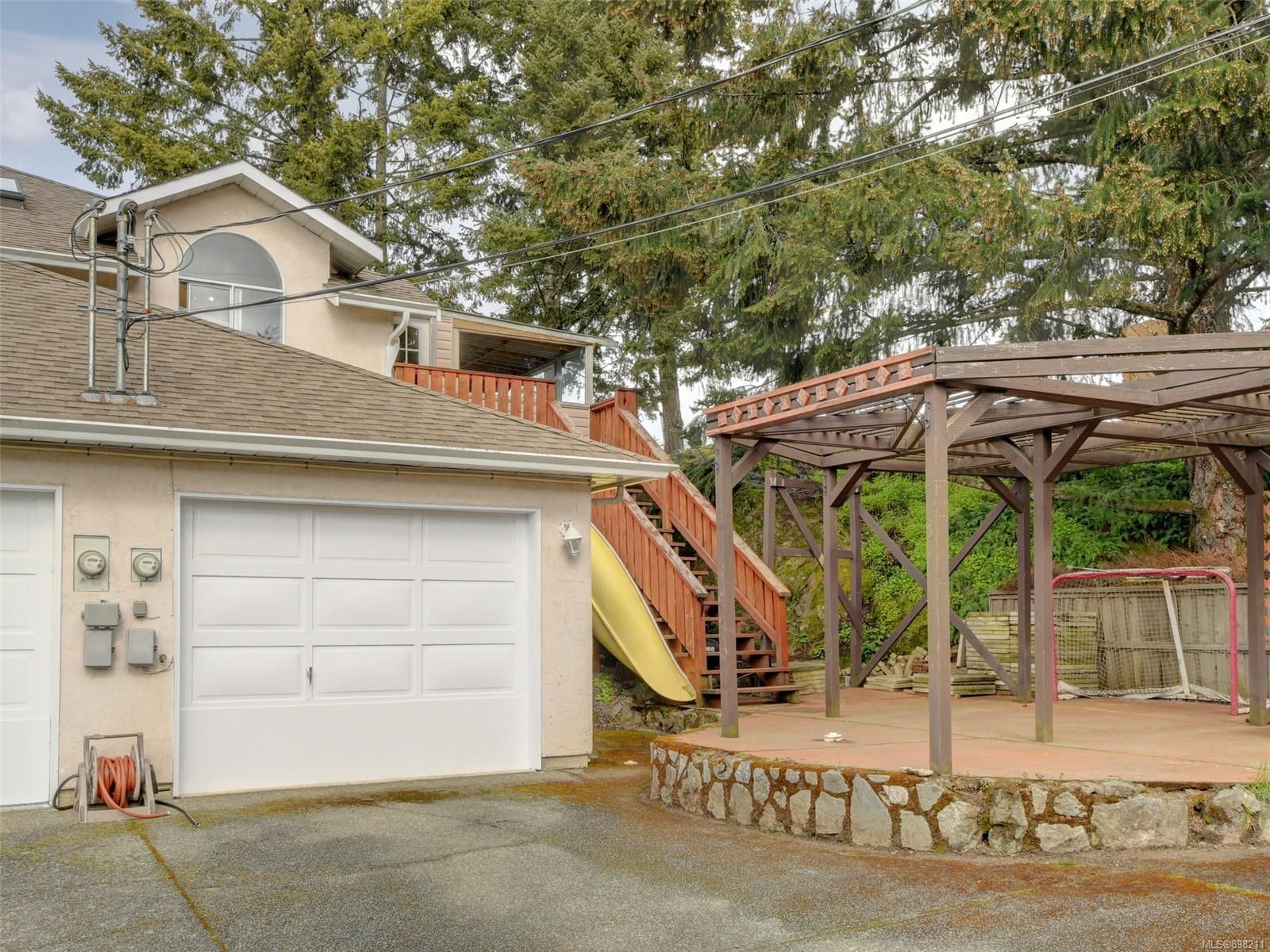 Main Photo: 462 Phelps Ave in Langford: La Thetis Heights Half Duplex for sale : MLS®# 898211