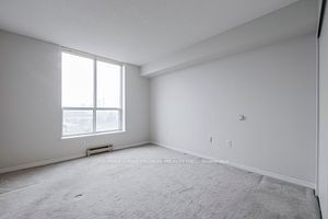Photo 17: 705 11 Thorncliffe Park Drive in Toronto: Thorncliffe Park Condo for sale (Toronto C11)  : MLS®# C8172282