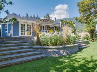 Photo 1: 969 BELVISTA Crescent in North Vancouver: Canyon Heights NV House for sale : MLS®# R2098771