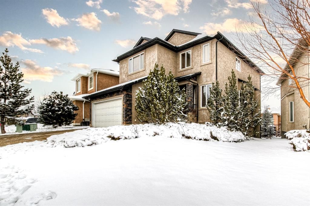 Main Photo: 301 Everglade Circle SW in Calgary: Evergreen Detached for sale : MLS®# A1185131