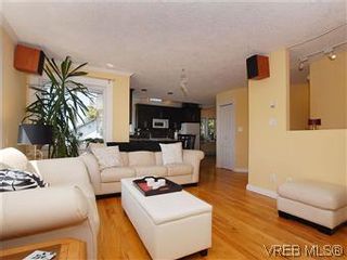 Photo 7: 2592 Empire St in VICTORIA: Vi Oaklands Half Duplex for sale (Victoria)  : MLS®# 571464