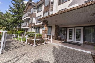 Photo 2: 303 33375 MAYFAIR Avenue in Abbotsford: Central Abbotsford Condo for sale in "Mayfair Place" : MLS®# R2502228