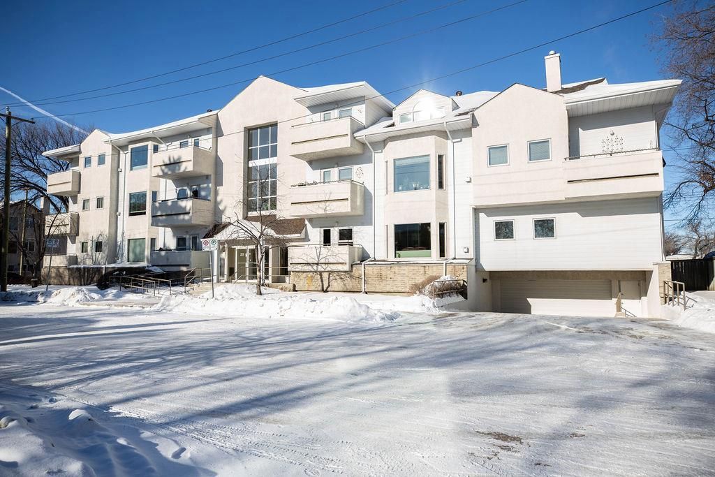 Main Photo: 101 223 Masson Street in Winnipeg: St Boniface Condominium for sale (2A)  : MLS®# 202101303