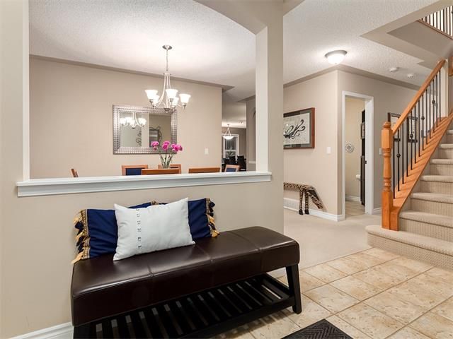 Photo 3: Photos: 40 COUGARSTONE Manor SW in Calgary: Cougar Ridge House for sale : MLS®# C4087798