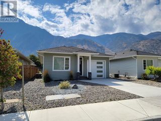 Photo 2: 397 10th Avenue in Keremeos: House for sale : MLS®# 10304649