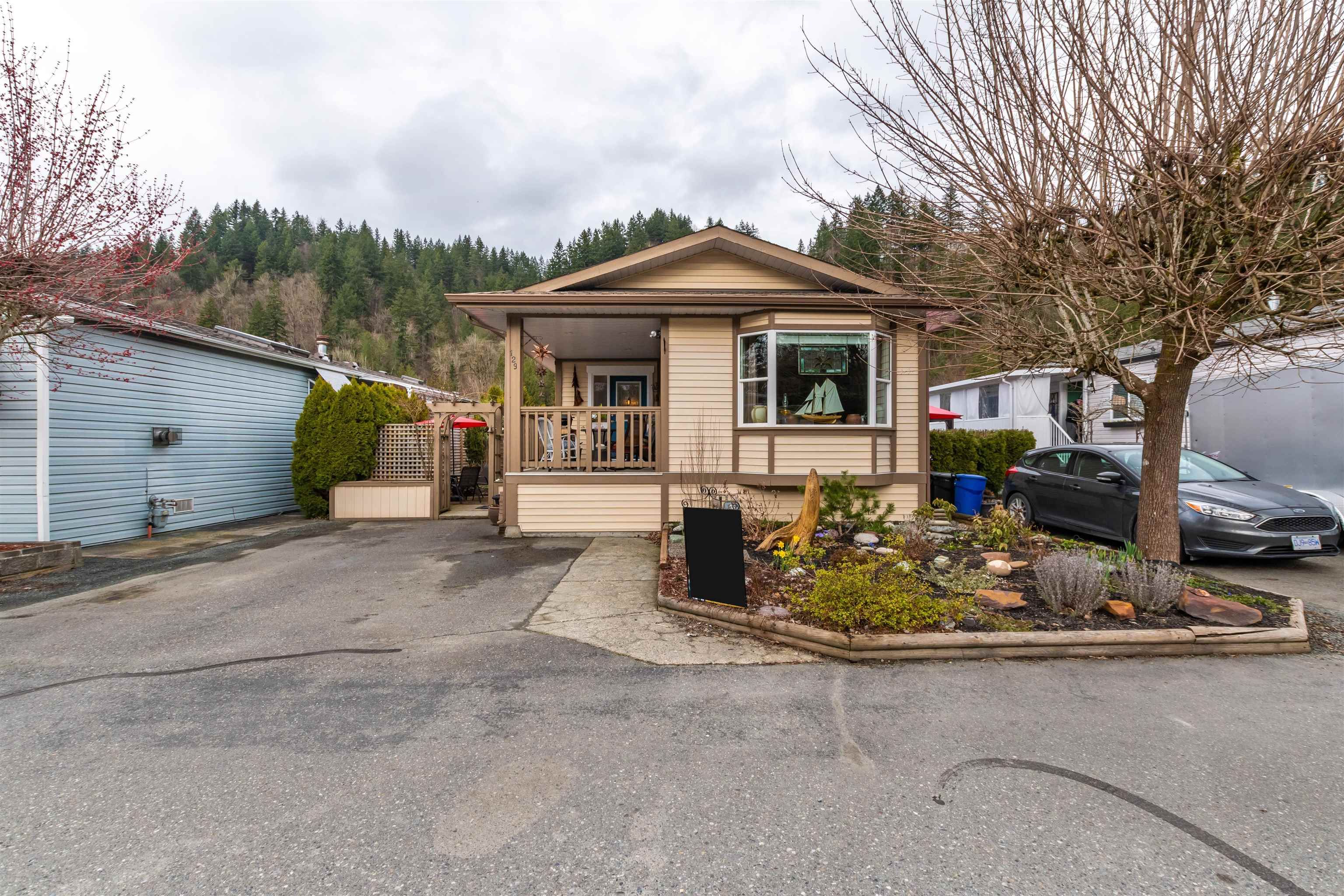 Main Photo: 129 46511 CHILLIWACK LAKE Road in Chilliwack: Chilliwack River Valley House for sale (Sardis)  : MLS®# R2666402