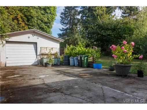 Photo 16: Photos: 643 Belton Ave in VICTORIA: VW Victoria West House for sale (Victoria West)  : MLS®# 742003