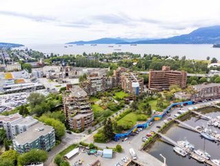 Photo 4: G-02 1490 PENNYFARTHING Drive in Vancouver: False Creek Condo for sale in "Habour Cove" (Vancouver West)  : MLS®# R2727724