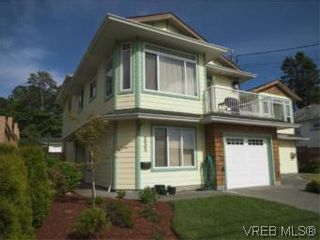 Photo 1: 655 Grenville Ave in VICTORIA: Es Rockheights Half Duplex for sale (Esquimalt)  : MLS®# 504942