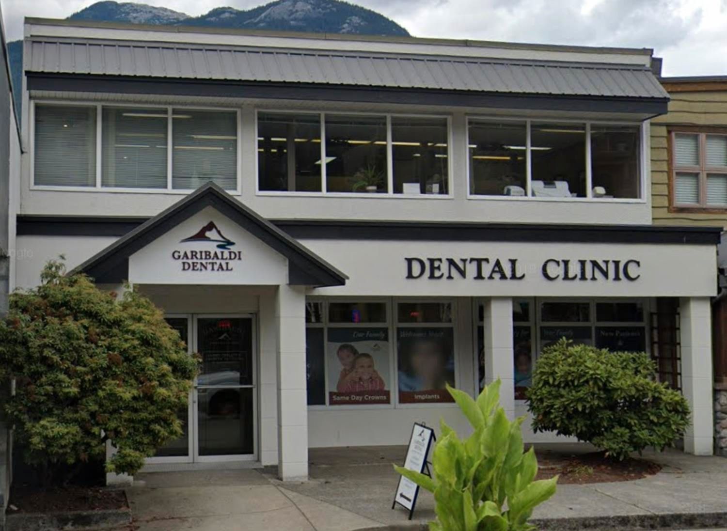 Main Photo: 38133 A CLEVELAND Avenue in Squamish: Downtown SQ Office for lease : MLS®# C8048217
