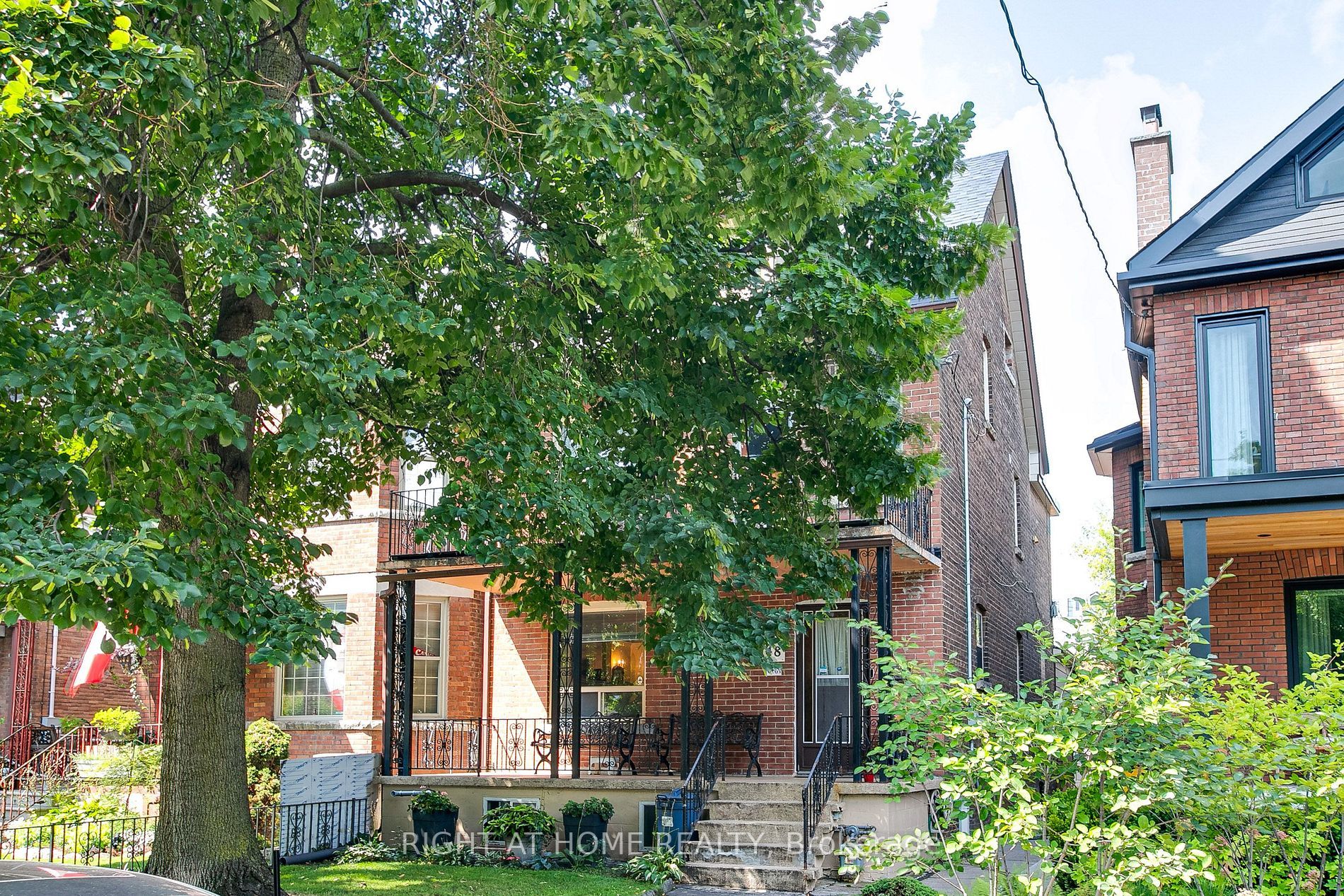 Main Photo: 48 Beaconsfield Avenue in Toronto: Little Portugal House (2 1/2 Storey) for sale (Toronto C01)  : MLS®# C6708188
