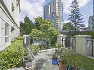 Photo 1: 113 3098 GUILDFORD Way in Coquitlam: North Coquitlam Condo for sale in "MARLBOROUGH HOUSE" : MLS®# R2398699