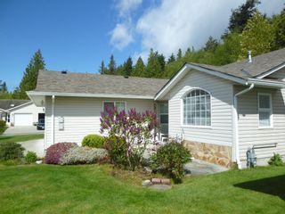 Photo 1: 21 535 SHAW Road in Gibsons: Gibsons & Area House for sale in "COUNTRY VILLAGE" (Sunshine Coast)  : MLS®# R2707542