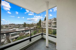 Photo 8: 24 1201 LAMEY'S MILL Road in Vancouver: False Creek Condo for sale in "ALDER BAY PLACE" (Vancouver West)  : MLS®# R2767525