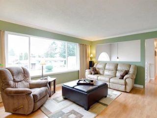 Photo 3: 2074 MAJESTIC Crescent in Abbotsford: Abbotsford West House for sale : MLS®# R2820213