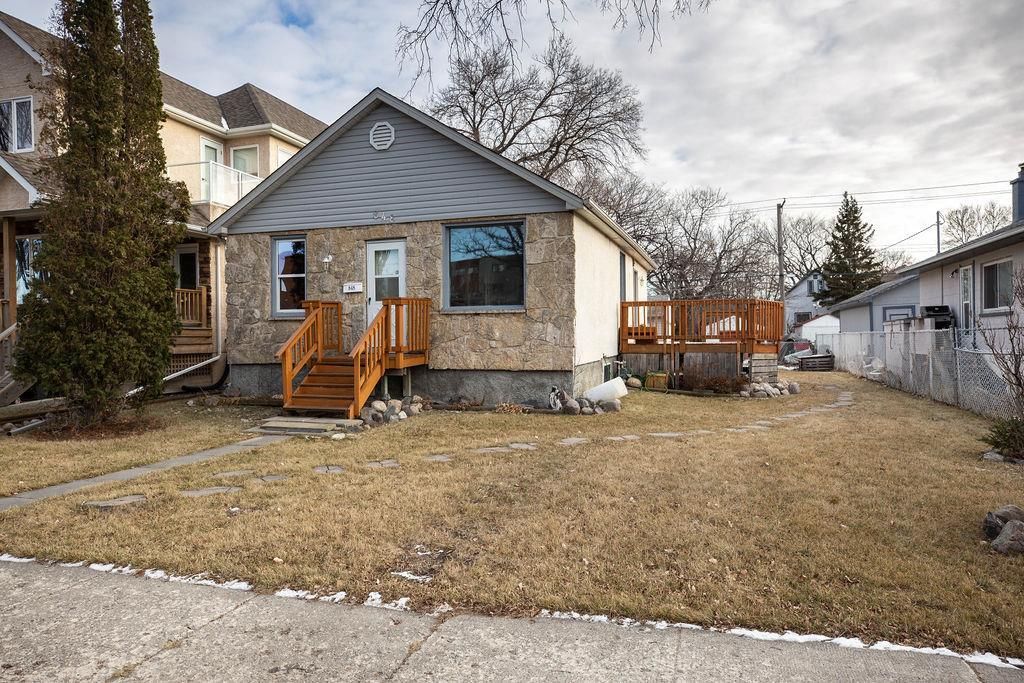 Photo 2: Photos: 848 Beresford Avenue in Winnipeg: Lord Roberts Residential for sale (1Aw)  : MLS®# 202028116