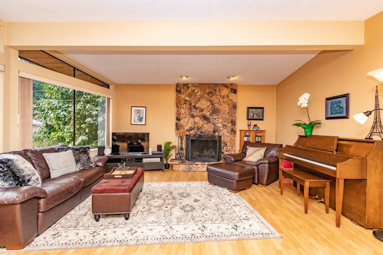 Photo 3: Photos: 2442 CARNATION Street in North Vancouver: Blueridge NV House for sale in "BLUERIDGE" : MLS®# R2540353