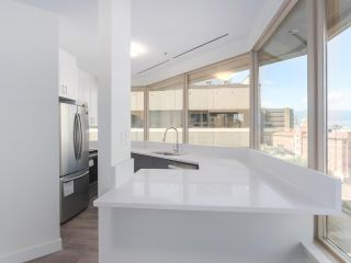 Photo 2: 911 1177 HORNBY Street in Vancouver: Downtown VW Condo for sale in "LONDON PLACE" (Vancouver West)  : MLS®# R2403414