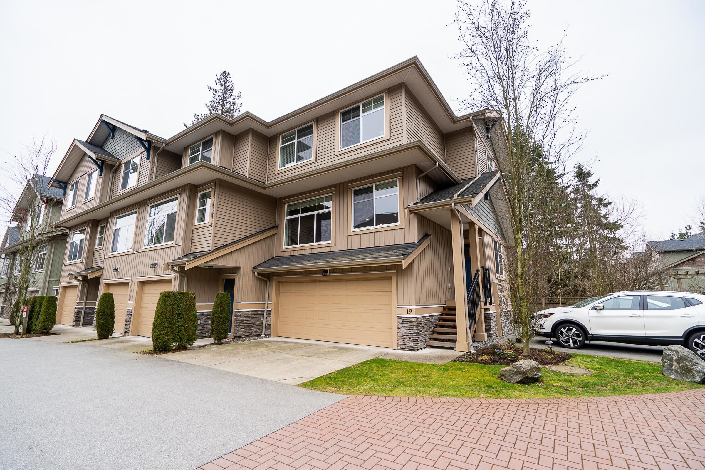 Main Photo: 19 20966 77A Avenue in Langley: Willoughby Heights Townhouse for sale in "Nature's Walk" : MLS®# R2754175