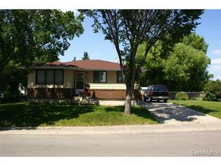 Photo 1: 320 TREMAINE Avenue in Regina: Walsh Acres Single Family Dwelling for sale (Regina Area 01)  : MLS®# 506223