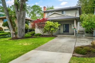 Photo 1: 2746 Roseberry Ave in Victoria: Vi Oaklands House for sale : MLS®# 932550