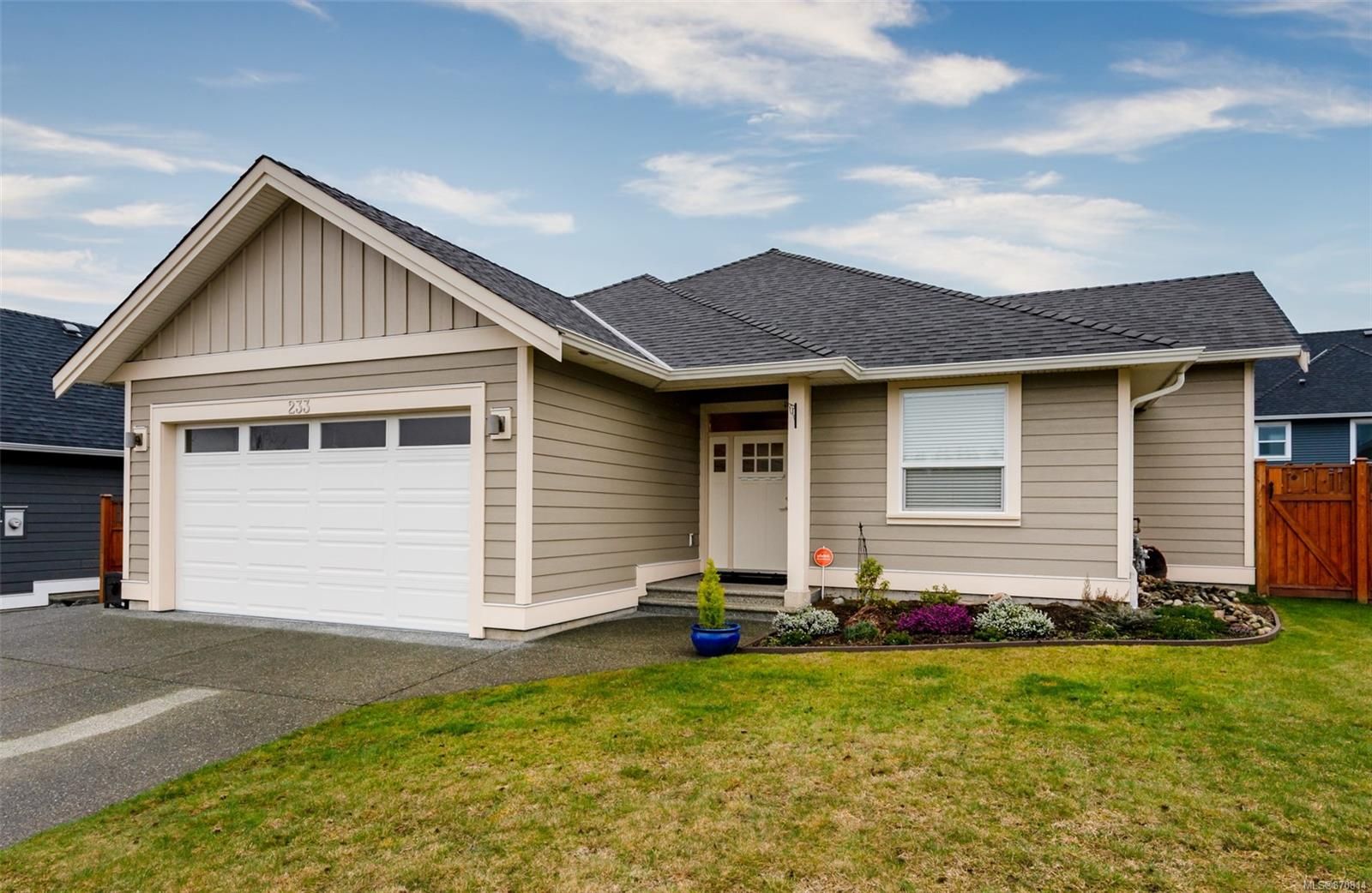 Main Photo: 233 Vermont Dr in Campbell River: CR Willow Point House for sale : MLS®# 870814