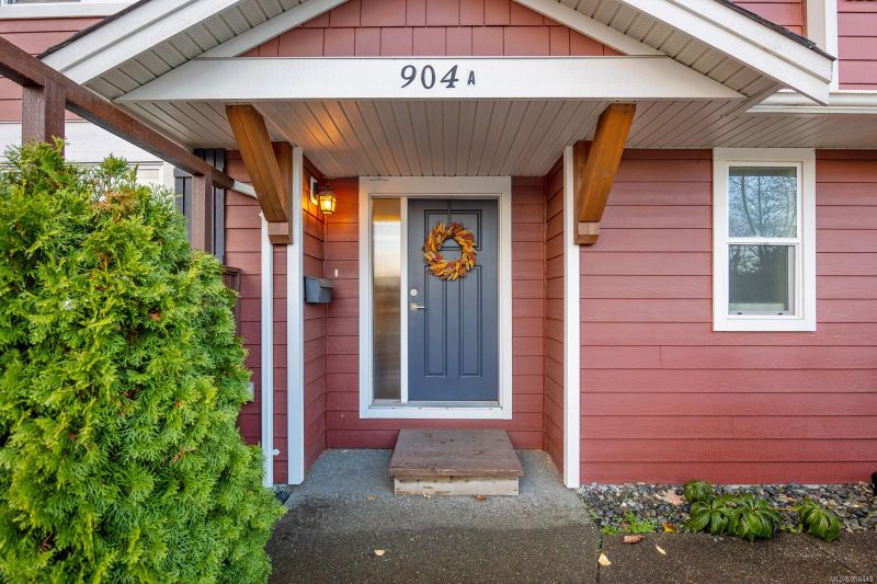FEATURED LISTING: A - 904 4th St Courtenay