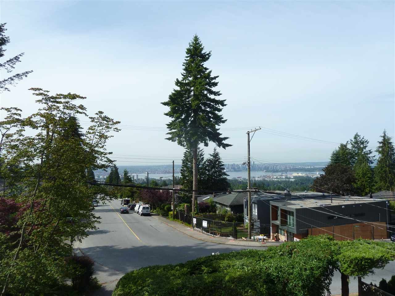 Main Photo: 110 E ROCKLAND Road in North Vancouver: Upper Lonsdale House for sale : MLS®# R2075120