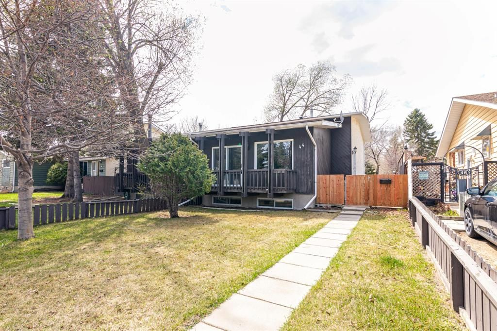 Main Photo: 44 Page Avenue: Red Deer Semi Detached for sale : MLS®# A1215205