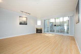 Photo 2: 8412 KEYSTONE Street in Vancouver: Champlain Heights Townhouse for sale in "MARINE WOODS" (Vancouver East)  : MLS®# R2395420