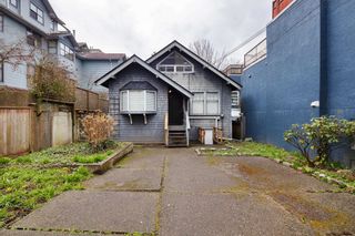 Photo 3: 1511 BARCLAY Street in Vancouver: West End VW House for sale (Vancouver West)  : MLS®# R2878336