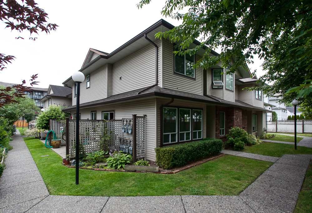 Main Photo: 107 19908 56 Avenue in Langley: Langley City Townhouse for sale in "Chenier Place" : MLS®# R2078671