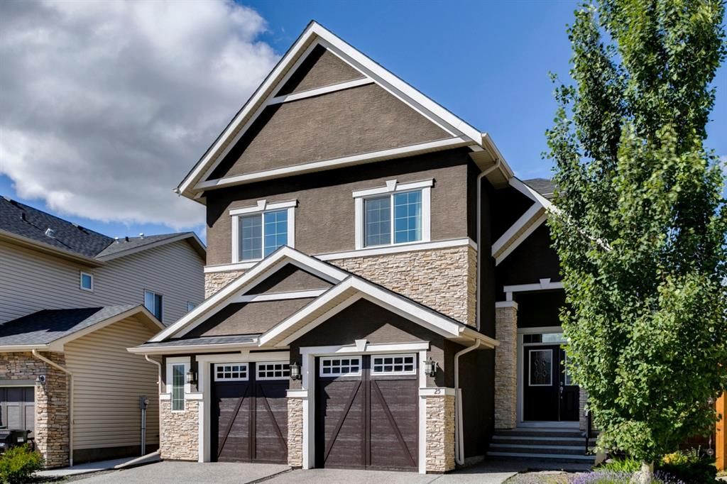 Main Photo: 25 Tremblant Terrace SW in Calgary: Springbank Hill Detached for sale : MLS®# A1240096