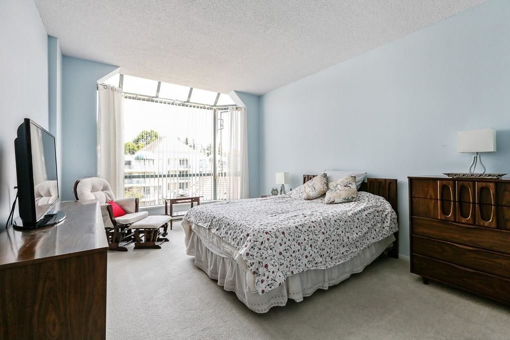 Photo 10: Photos: 407 1725 MARTIN Drive in Surrey: Sunnyside Park Surrey Condo for sale in "Southwynd" (South Surrey White Rock)  : MLS®# R2600637