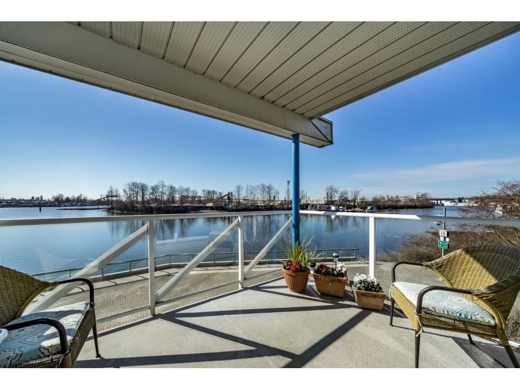 Main Photo: 207 1990 SE KENT Avenue in Vancouver: South Marine Condo for sale in "Harbour House at Tugboat Landing" (Vancouver East)  : MLS®# R2345150