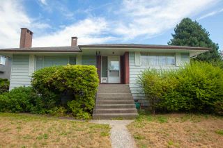Main Photo: 6492 LAKEVIEW Avenue in Burnaby: Upper Deer Lake House for sale (Burnaby South)  : MLS®# R2404210