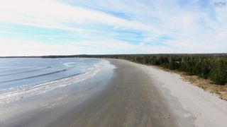 Photo 3: 220 Seaside Drive Drive in Louis Head: 407-Shelburne County Residential for sale (South Shore)  : MLS®# 202323630