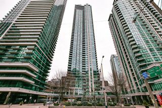 Photo 1: 4702 16 Harbour Street in Toronto: Waterfront Communities C1 Condo for sale (Toronto C01)  : MLS®# C8174704
