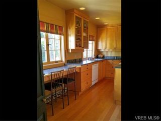Photo 11: 870 Somenos St in VICTORIA: Vi Fairfield East House for sale (Victoria)  : MLS®# 743159