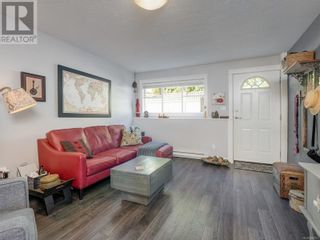 Photo 4: 2719 Asquith St in Victoria: House for sale : MLS®# 960913
