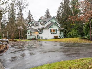 Photo 1: 23041 80 Avenue in Langley: Fort Langley House for sale in "Forest Knolls" : MLS®# R2747114