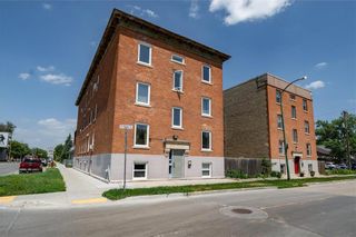 Photo 1: 6 821 St Paul Avenue in Winnipeg: West End Condominium for sale (5C)  : MLS®# 202317189