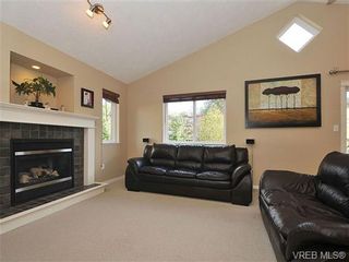 Photo 2: 104 Thetis Vale Cres in VICTORIA: VR Six Mile House for sale (View Royal)  : MLS®# 656097