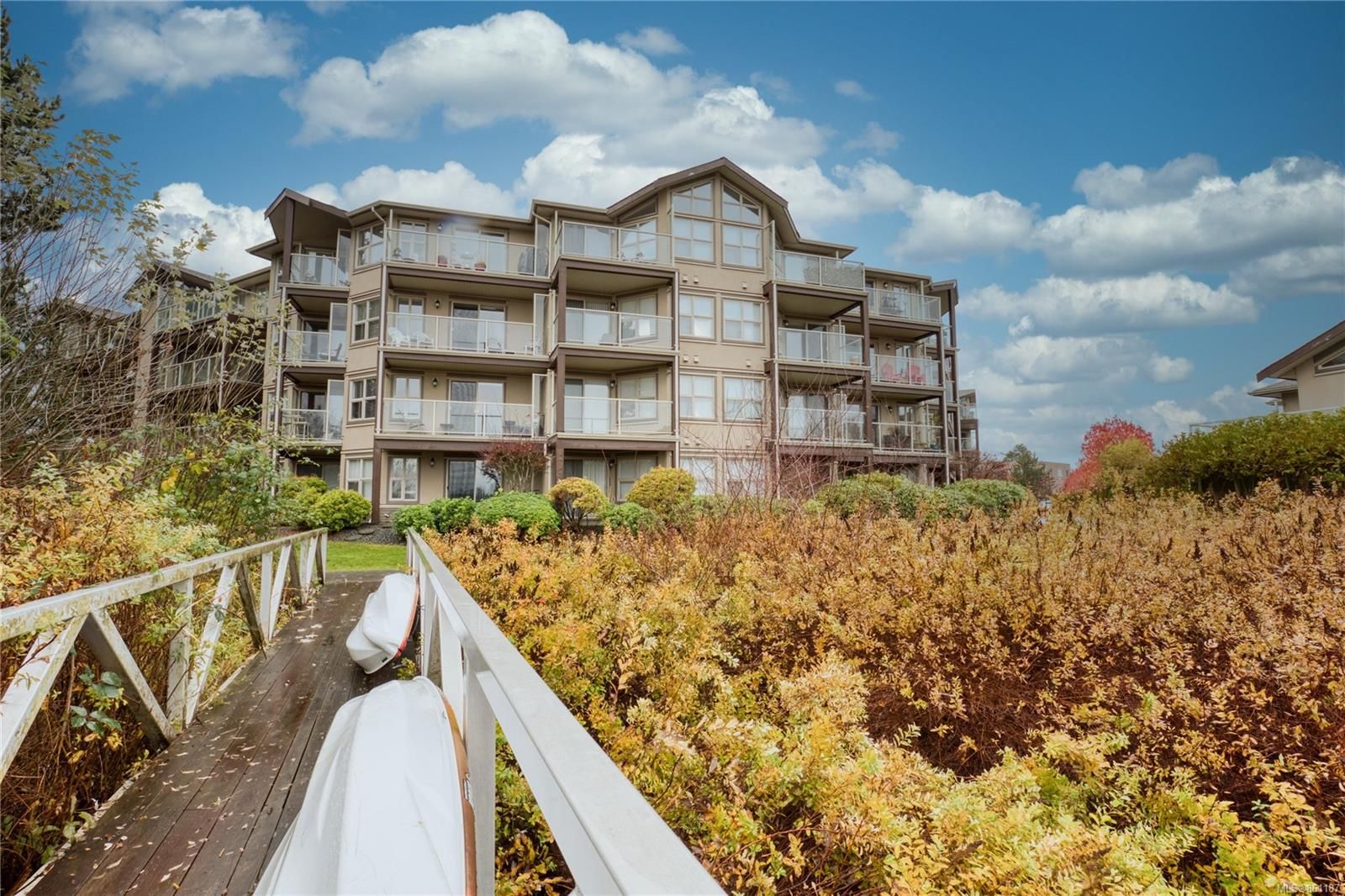 Main Photo: 209 4949 Wills Rd in Nanaimo: Na Uplands Condo for sale : MLS®# 861187