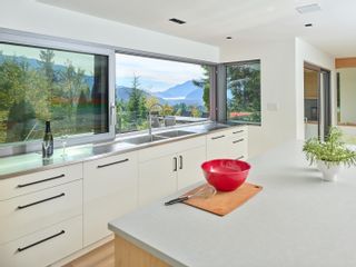 Photo 10: 40543 THUNDERBIRD Ridge in Squamish: Garibaldi Highlands House for sale : MLS®# R2694361