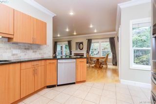 Photo 10: 3613 Pondside Terr in VICTORIA: Co Latoria House for sale (Colwood)  : MLS®# 811459