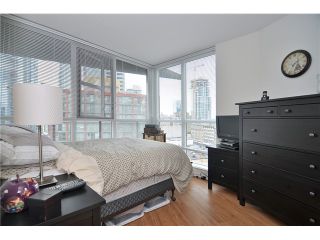 Photo 6: 907 1199 SEYMOUR Street in Vancouver: Downtown VW Condo for sale in "BRAVA" (Vancouver West)  : MLS®# V1025131