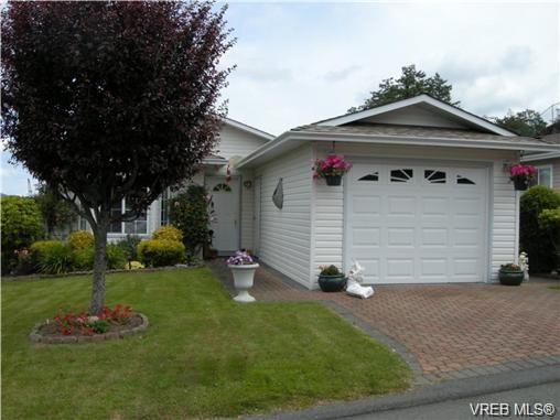 Main Photo: 44 Lekwammen Dr in VICTORIA: VR Glentana Manufactured Home for sale (View Royal)  : MLS®# 667054