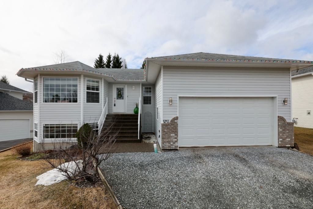 Main Photo: 3242 VISTA VIEW Road in Prince George: St. Lawrence Heights House for sale (PG City South (Zone 74))  : MLS®# R2674813