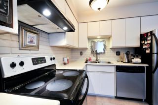 Photo 4: 7358 CAPISTRANO DRIVE in Burnaby: Montecito Townhouse for sale (Burnaby North)  : MLS®# R2024241